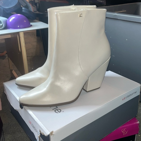 Liz Claiborne Utopia Cream Boots size 10 - Picture 3 of 4